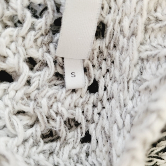 Harper Lane Gray Black White Crochet Open Knit‎ Sweater - Picture 8 of 11